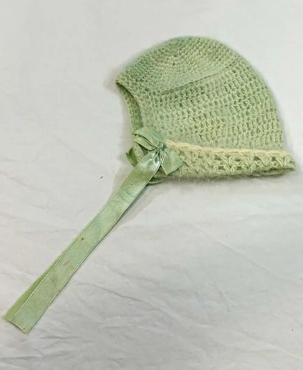 Vintage Handmade Green Knit Baby Bonnet Hat w/ Satin Ribbon Ties Bow One Size